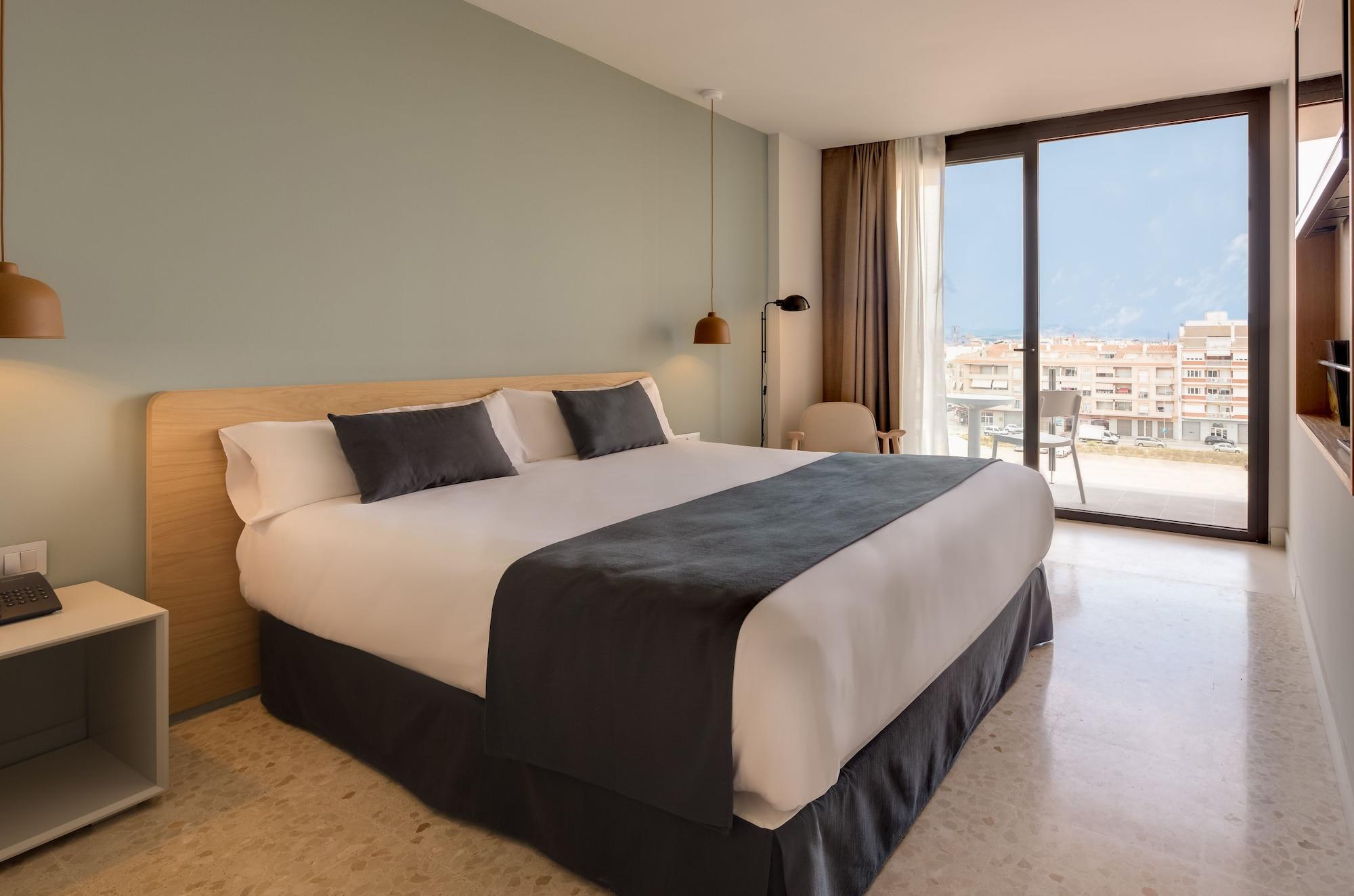 Aqua Silhouette & - Adults Only 4*