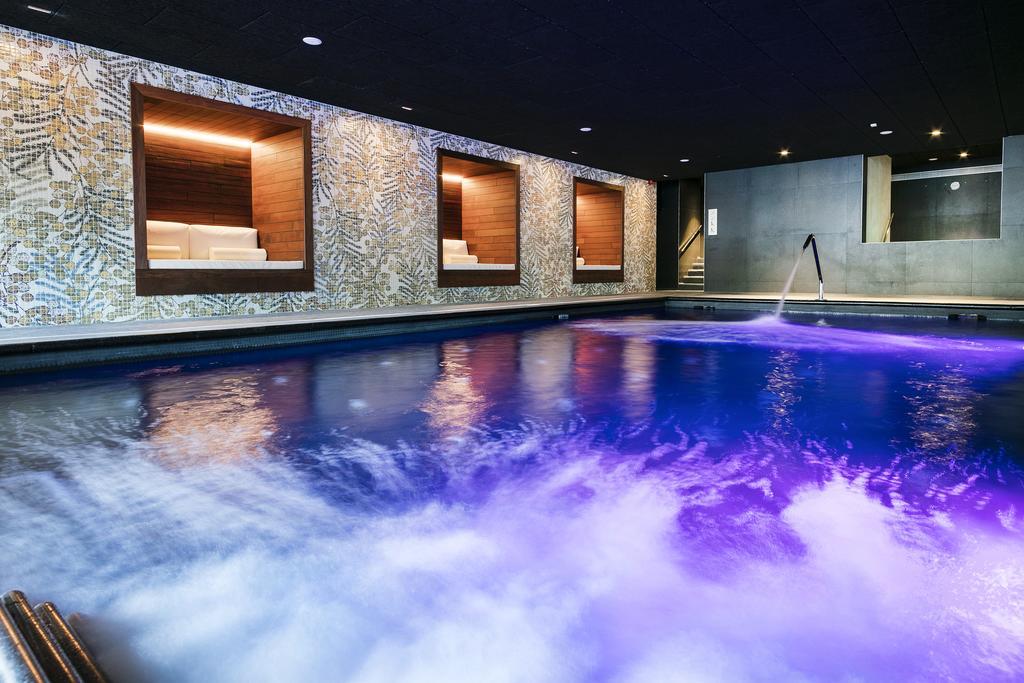 Aqua Silhouette & - Adults Only 4*