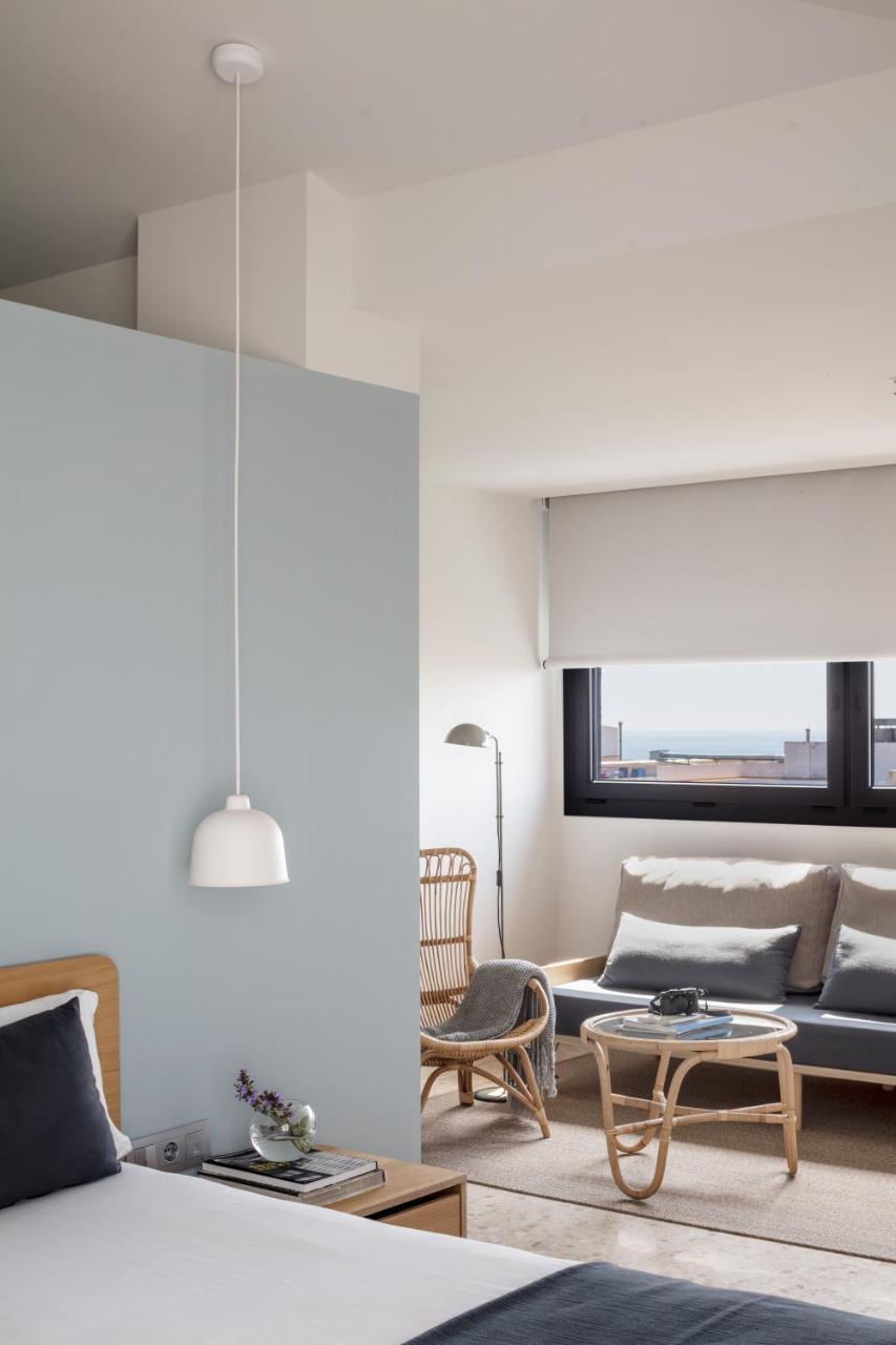 Aqua Silhouette & - Adults Only 4*